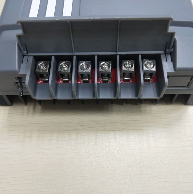 وحدة تحكم بالطاقة الشمسية MPPT 40A 12V/24V بشاشة LCD مع خاصية التعرف التلقائي على النظام خارج الشبكة
